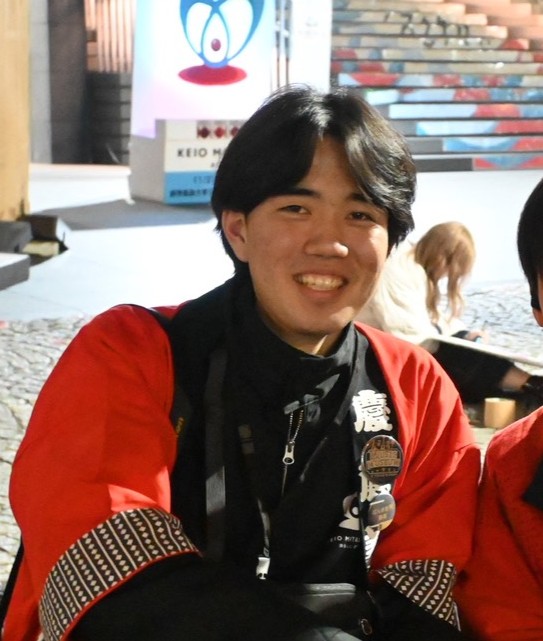 インタビュアー花村