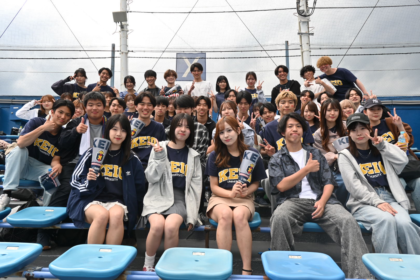 慶早戦応援の様子